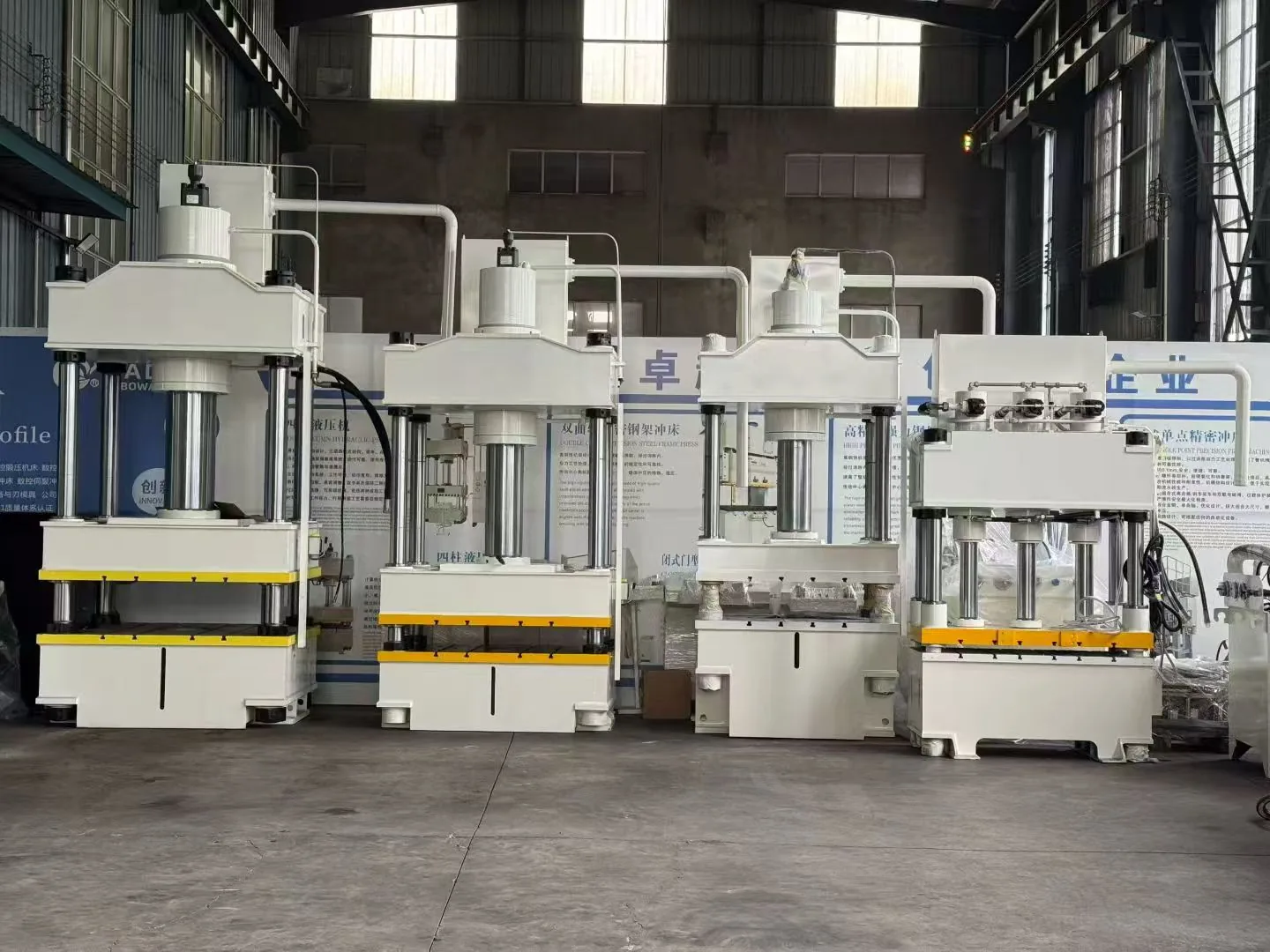 Hydraulic press machine workshop display
