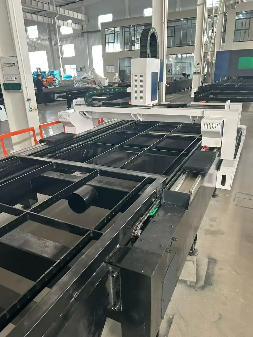 Laser cutting machine factory open table production