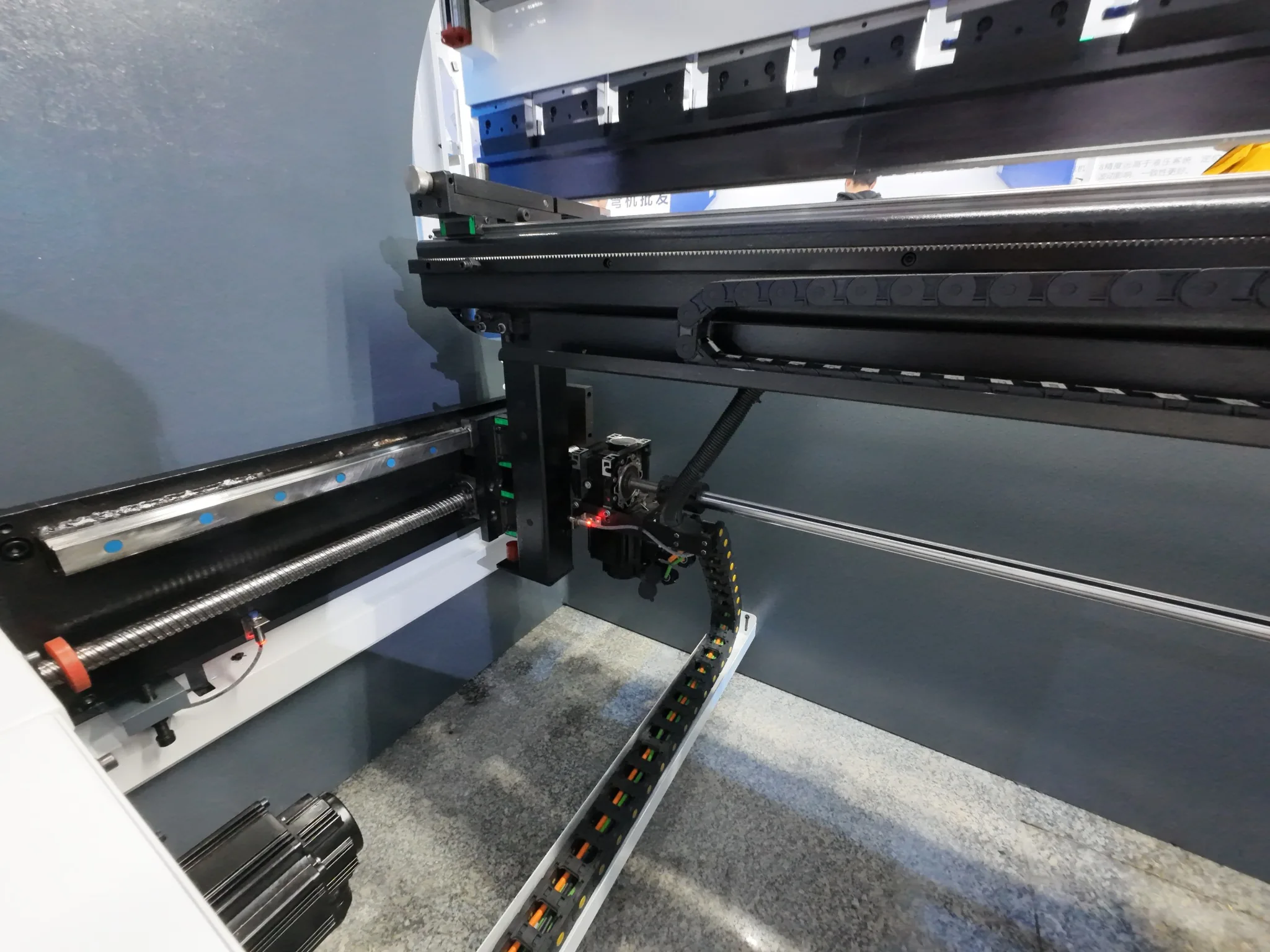 Ball screw and linear guide system for press brake backgauge